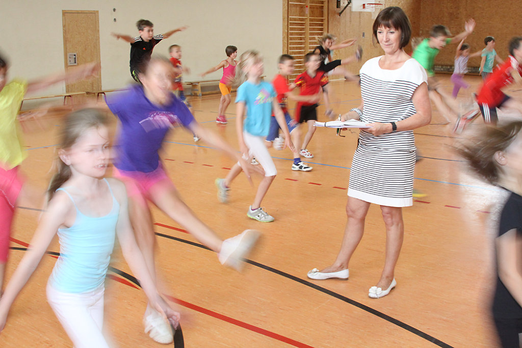 Die Tanzschule Palucca sucht junge Talente in einer Grundschule in Riesa